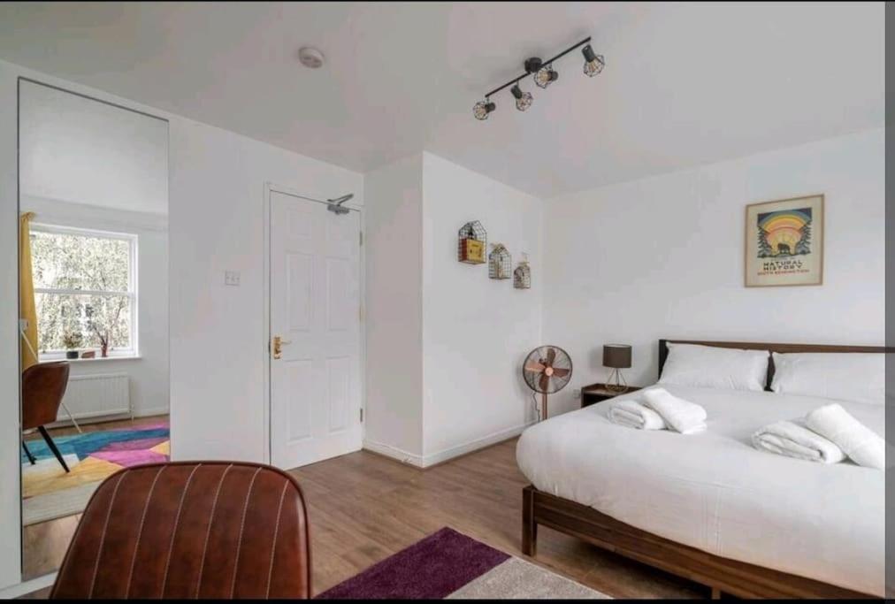 Quiet 4 Bedroom House Between Camden & Kings Cross London Exterior photo